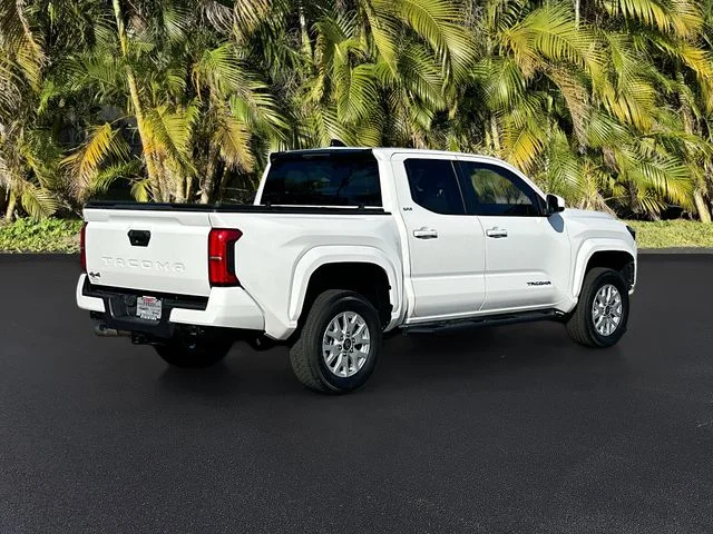 Used 2025 White Toyota SR5 image 5