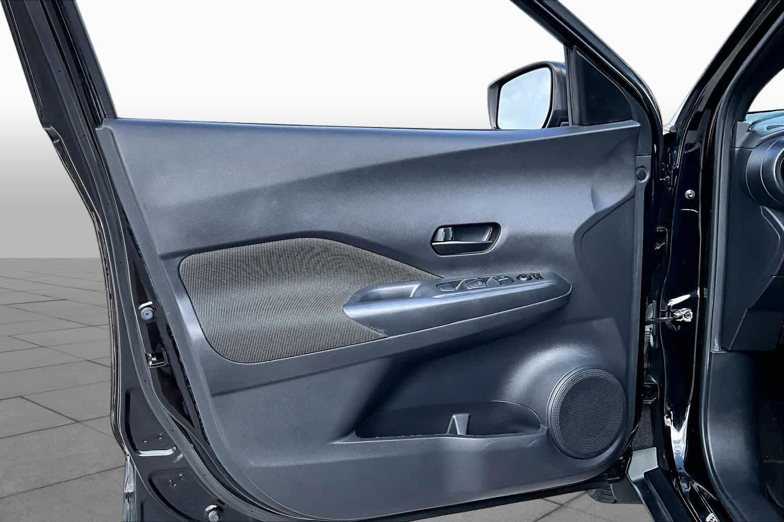 Used 2019 Super Black Nissan S image 22