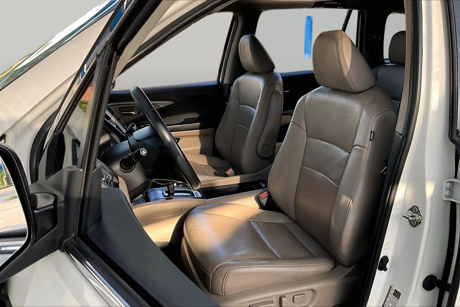 Used 2017 White Diamond Pearl Honda EX-L image 8