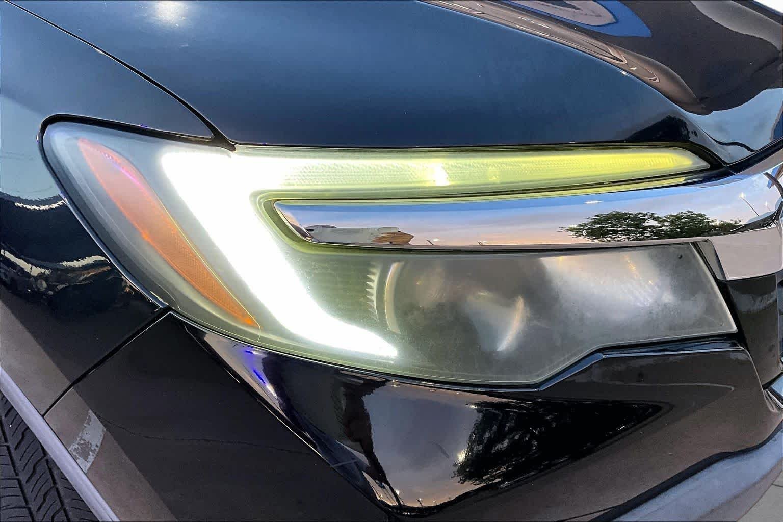 Used 2017 Crystal Black Pearl Honda RTL-E image 27
