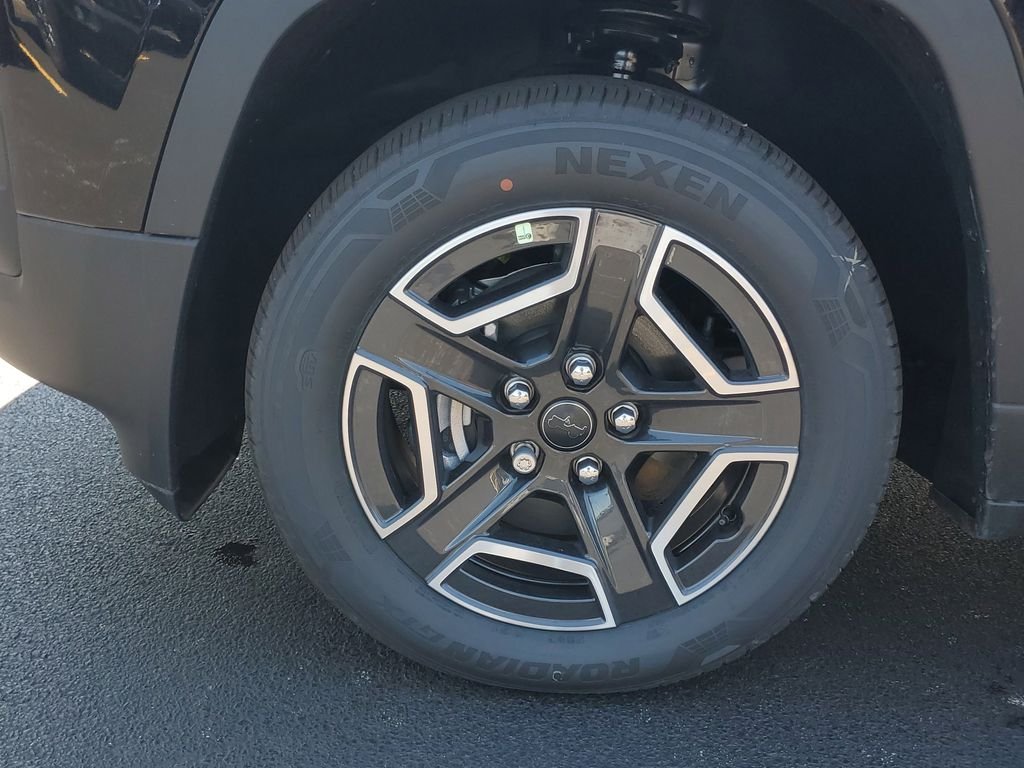 New 2026 Diamond Black Crystal Pearl-Coat Exterior Paint Jeep Laredo image 6