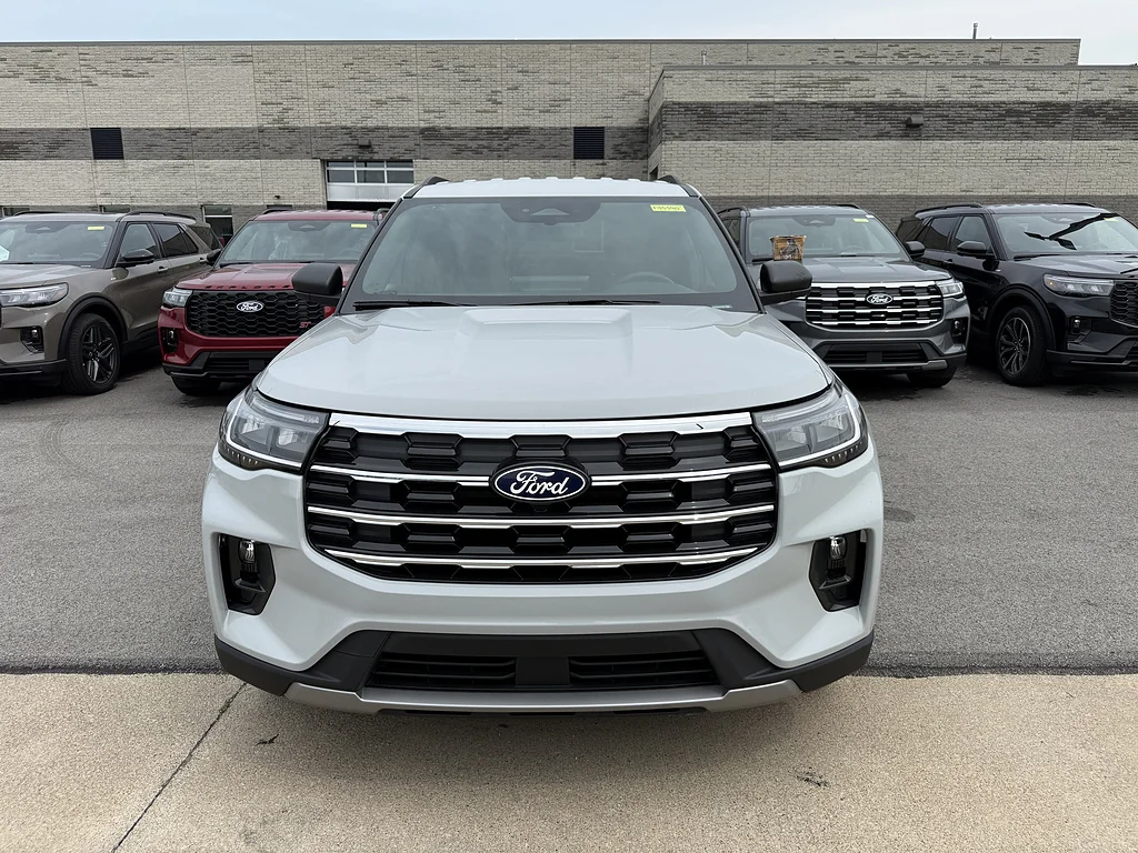 New 2027 Avalanche Gray Ford Active image 2