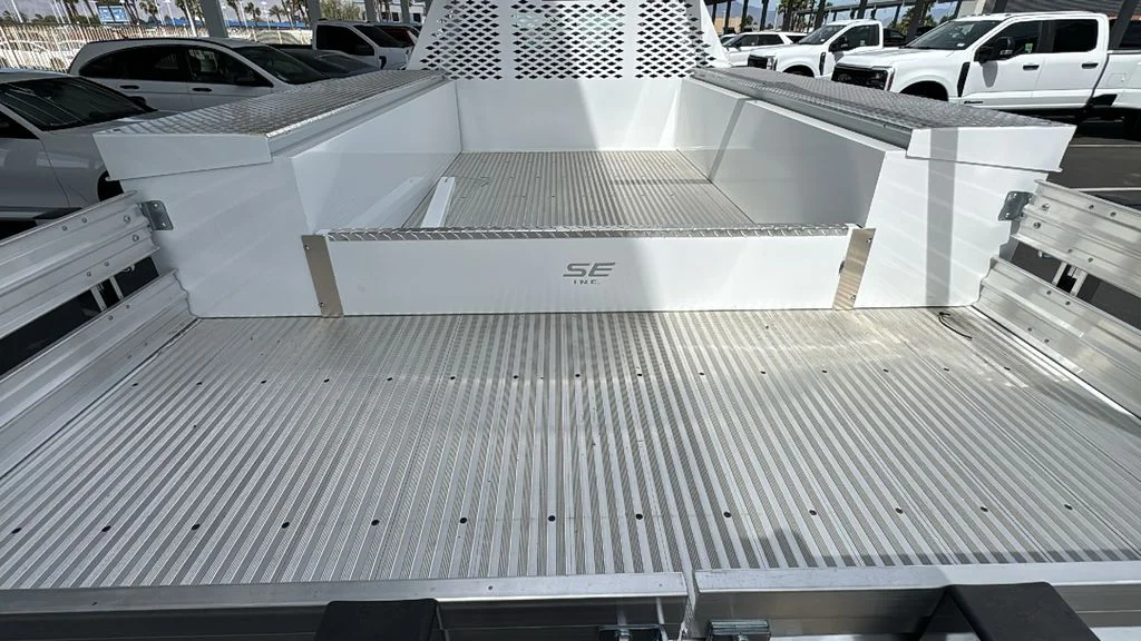New 2024 Oxford White Ford F-450® XL image 15