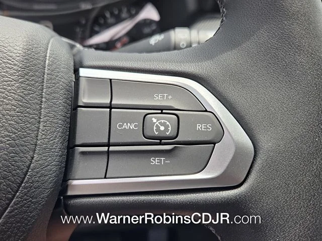 New 2026 Diamond Black Crystal Pearlcoat Jeep Latitude image 25