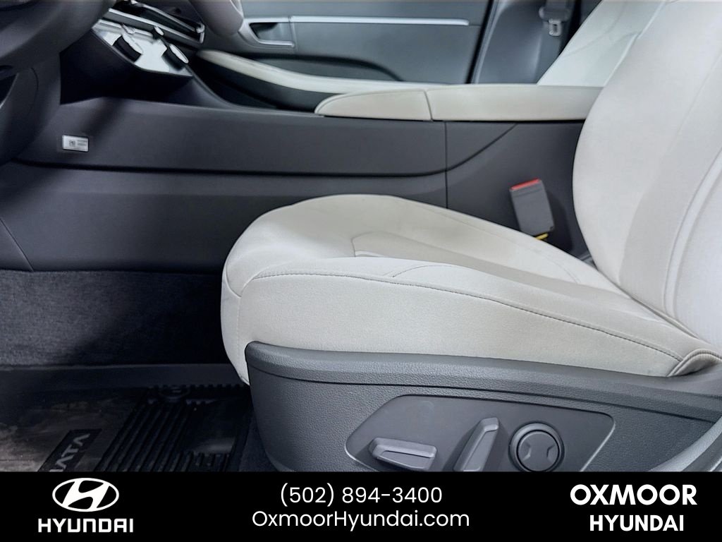 Used 2025 Abyss Black Hyundai SEL image 18