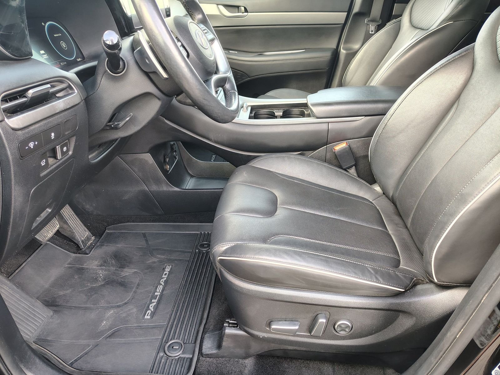 Used 2024 Black Hyundai SEL image 14