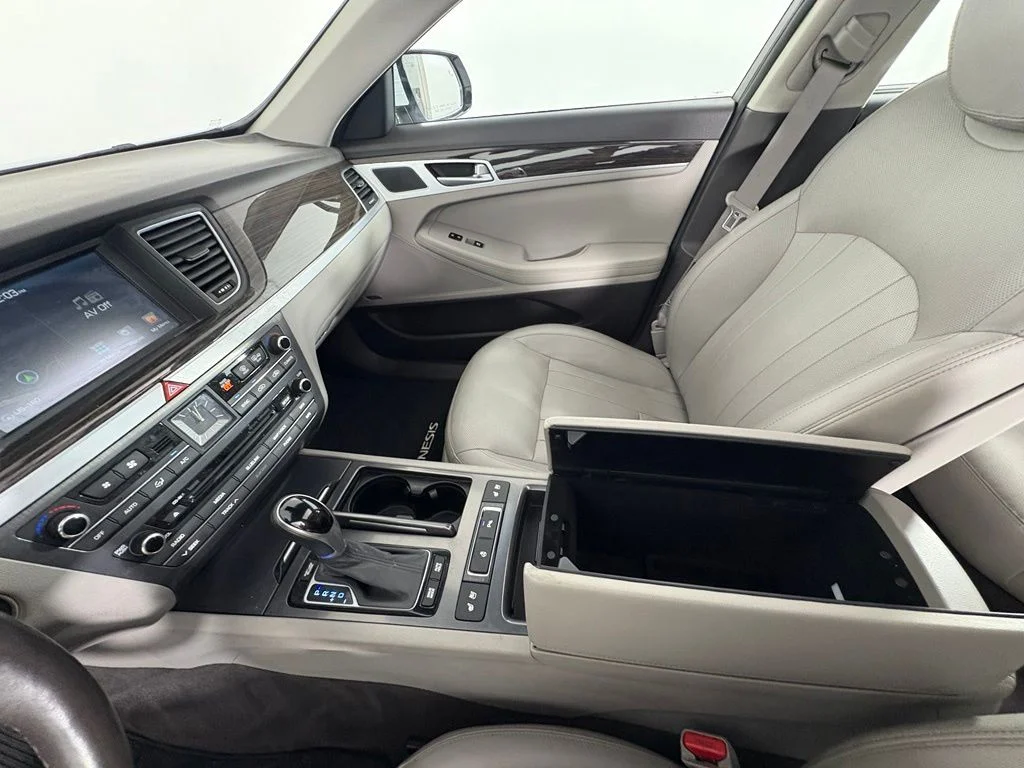 Used 2017 White Genesis 3.8 image 26
