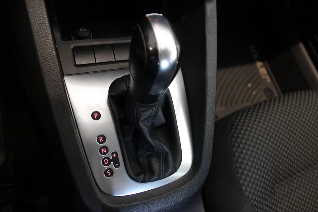 Used 2013 Black Uni Volkswagen 2.0L S image 17