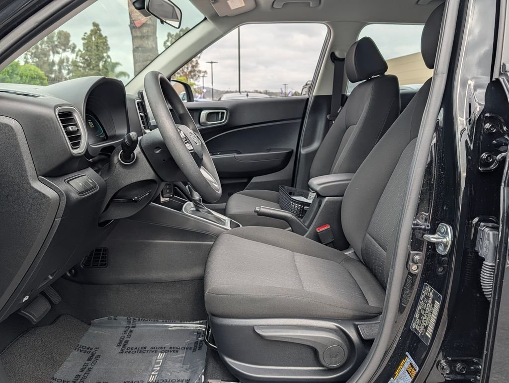 2025 Hyundai Venue SE - Photo 11