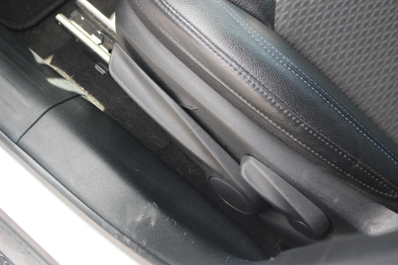 Used 2024 White Jeep Latitude image 16