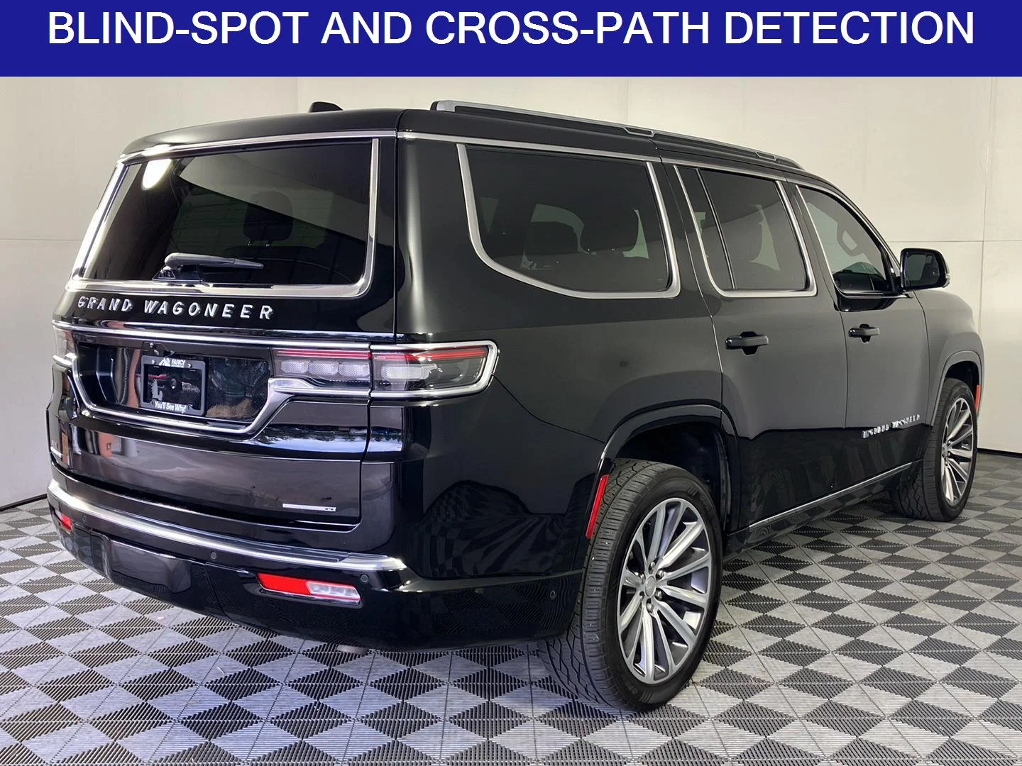 Used 2022 Diamond Black Crystal Pearlcoat Jeep Series II image 5