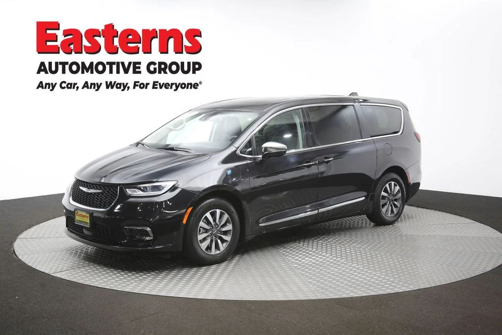 Used 2023 Black Chrysler Limited image 60