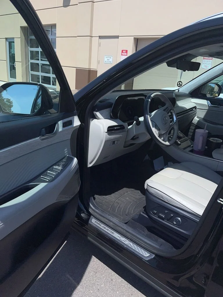 Used 2023 Black Hyundai Calligraphy image 3