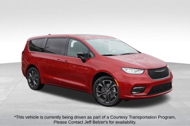 2026 Chrysler Pacifica Select AWD's photo
