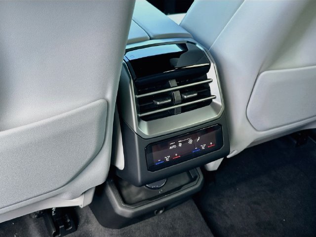 New 2027 White BMW xDrive40i image 17