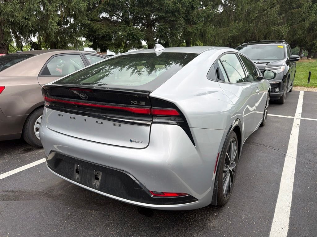 Used 2023 Cutting Edge Toyota XLE image 3