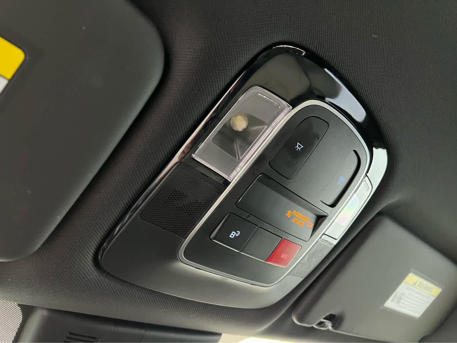 Used 2025 Hampton Gray Hyundai SEL image 25