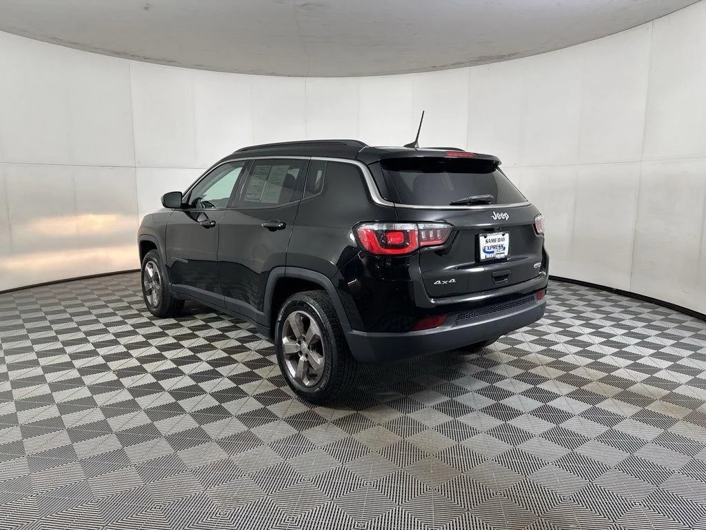 Used 2019  Jeep  image 6