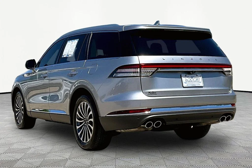 Used 2020 Radiance Metallic Lincoln Reserve image 13