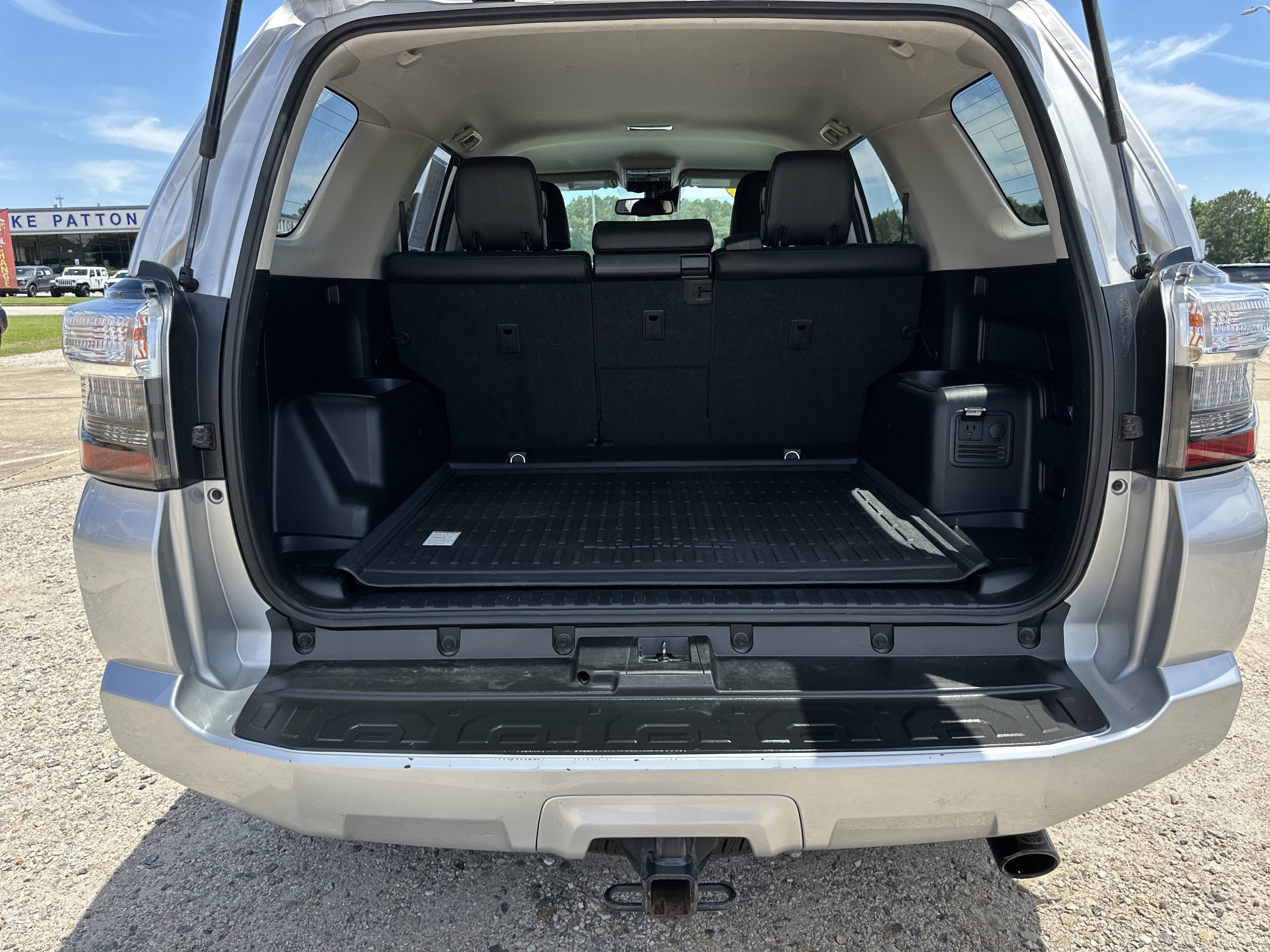 Used 2021 Classic Silver Metallic Toyota Venture image 28
