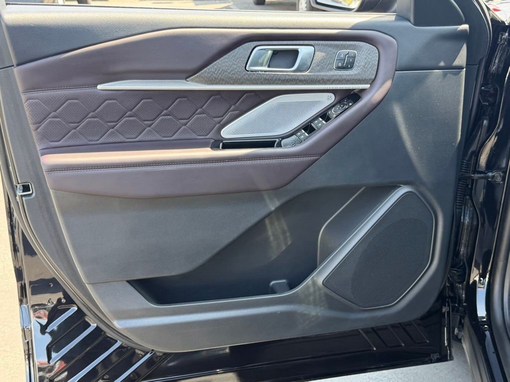 Used 2025 Black Ford Platinum image 20