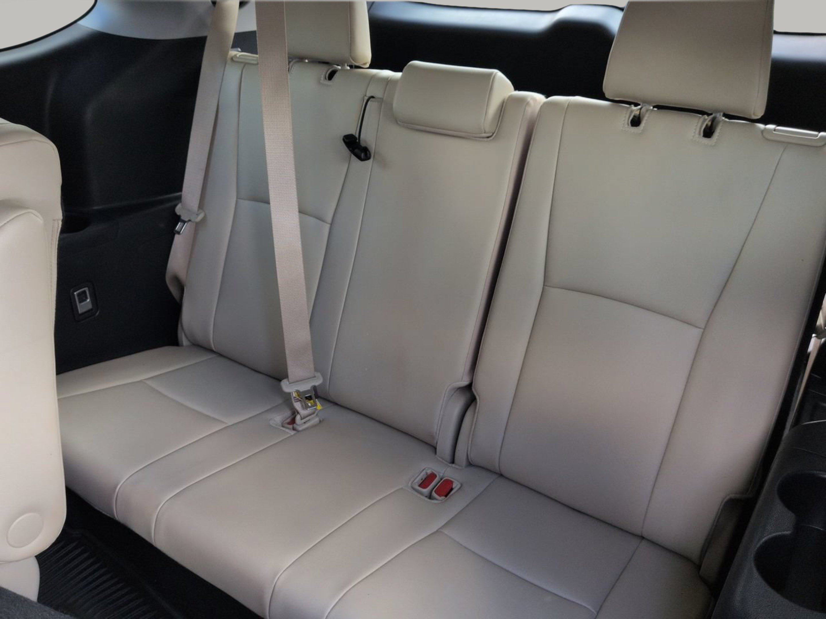 Used 2024 Pearl Toyota XLE image 19