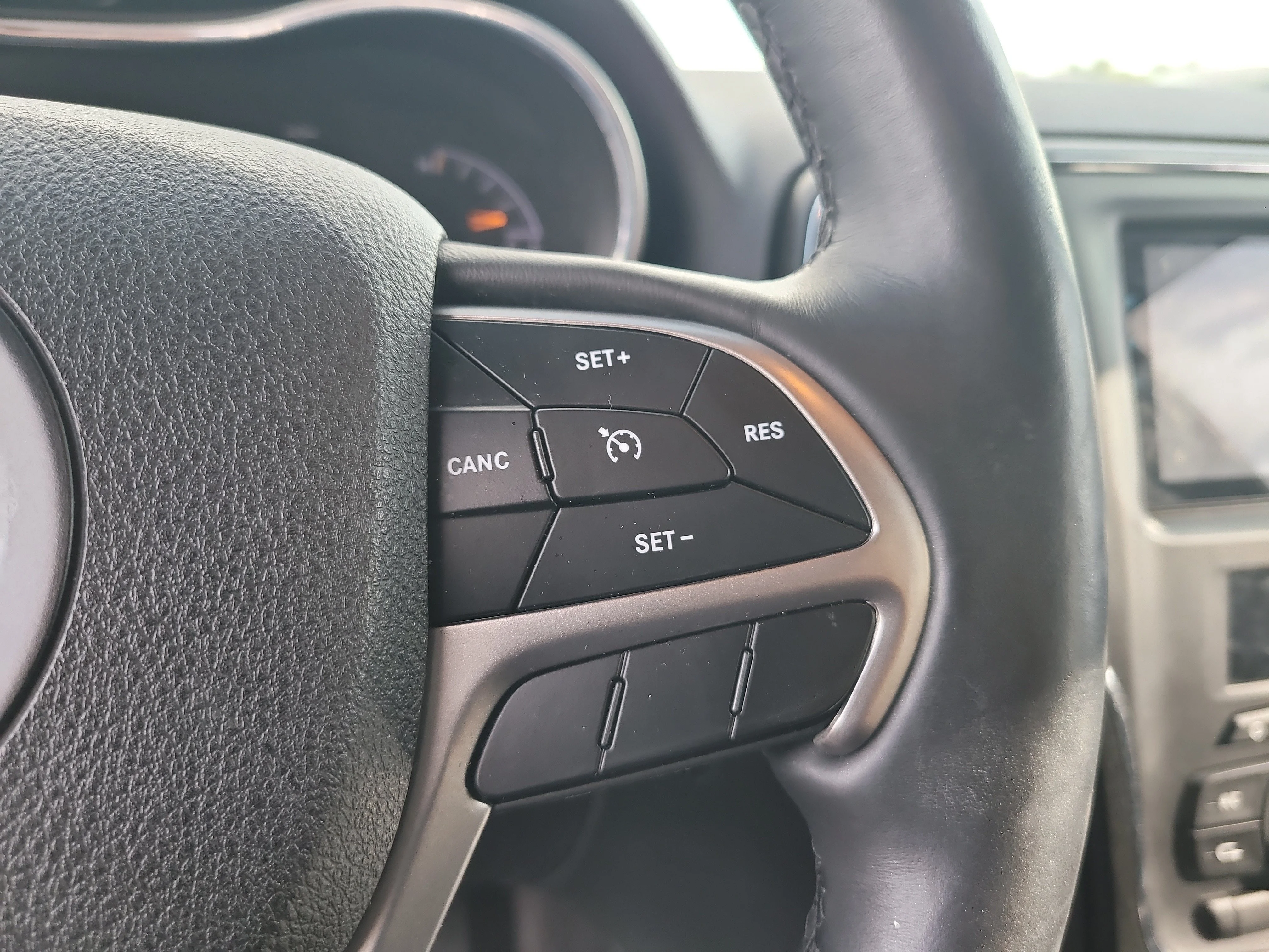 Used 2018 Rhino Clearcoat Jeep Altitude image 27