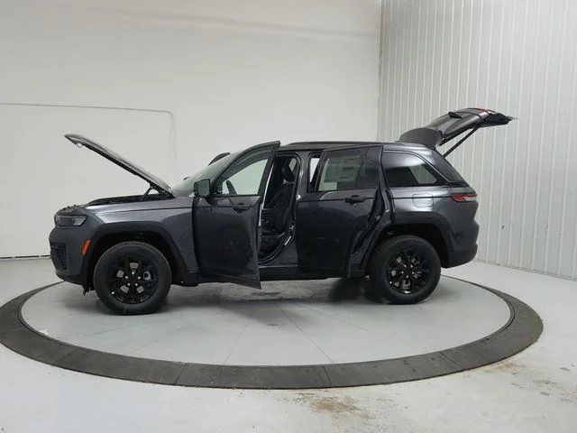 New 2026 Baltic Gray Metallic Clearcoat Jeep Altitude image 12