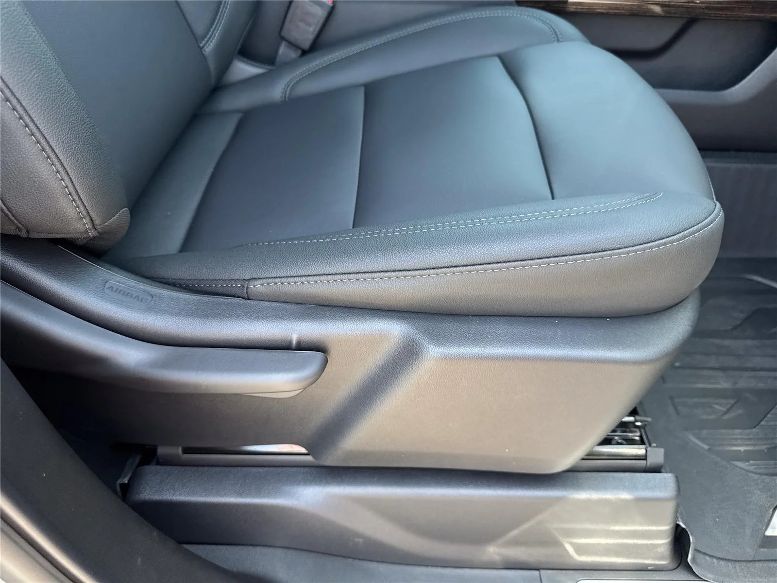 New 2026 Sterling Metallic GMC Elevation image 36