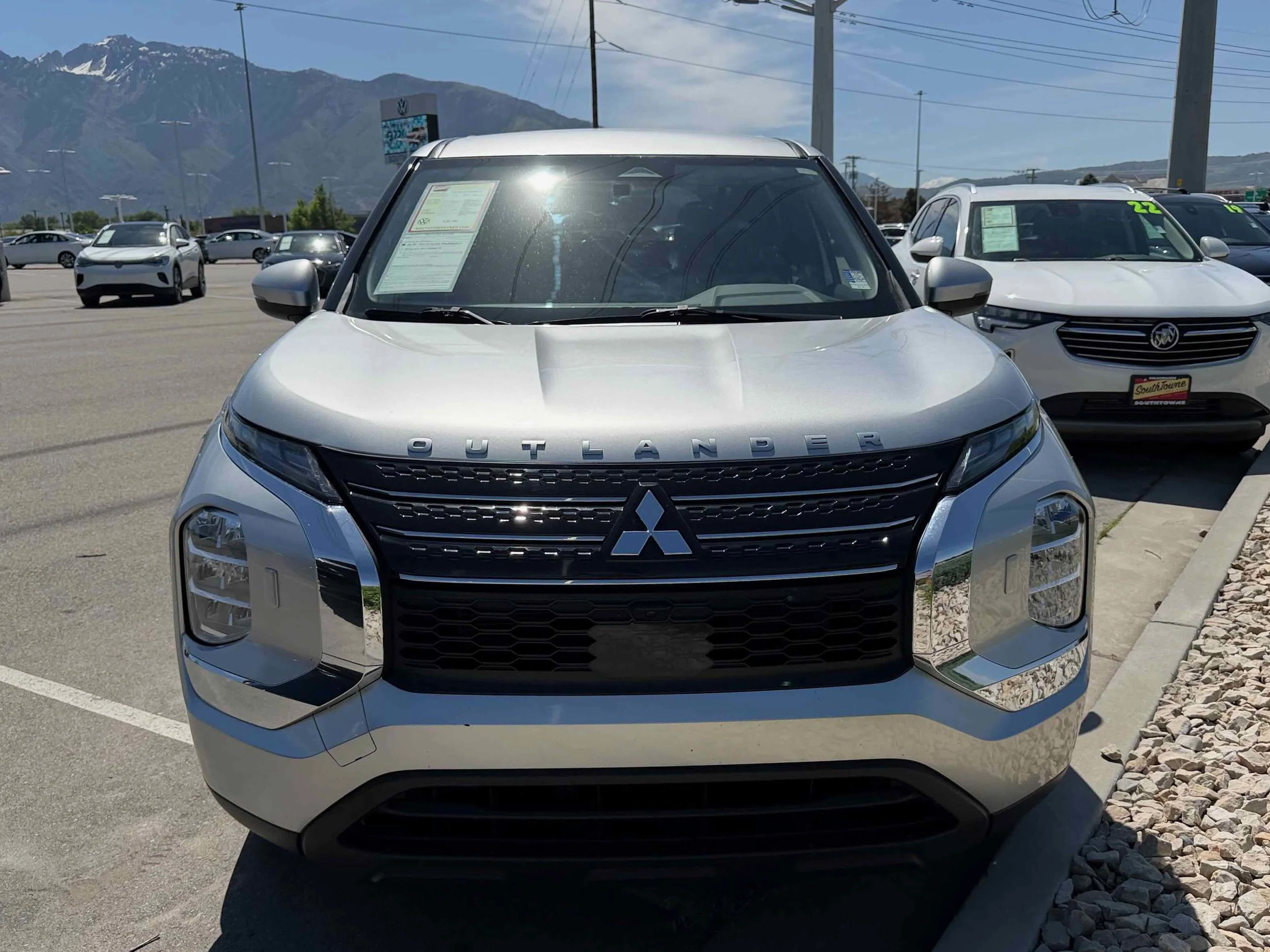 Used 2024  Mitsubishi ES image 4