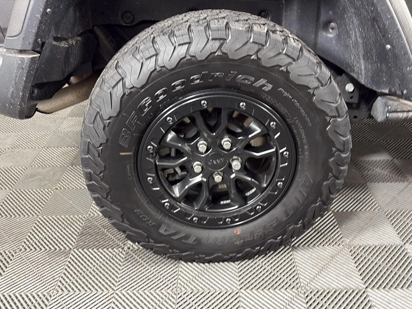 Used 2023 Granite Crystal Metallic Clearcoat Jeep Rubicon 20th Anniversary image 17