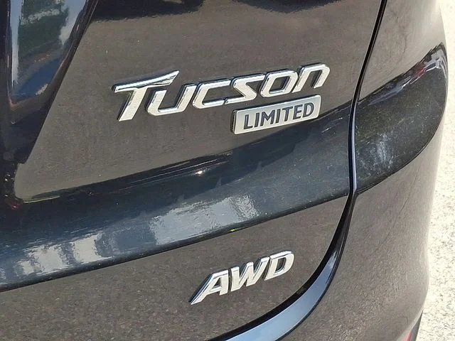 Used 2011 Gray Hyundai Limited image 36