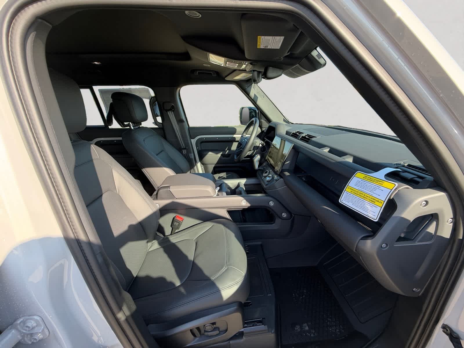 New 2026  Land Rover X-Dynamic SE image 15