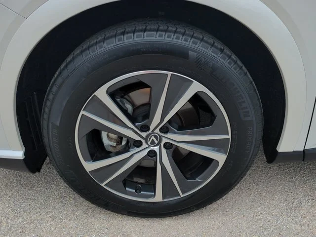 Certified Used 2025  Lexus 350 image 11