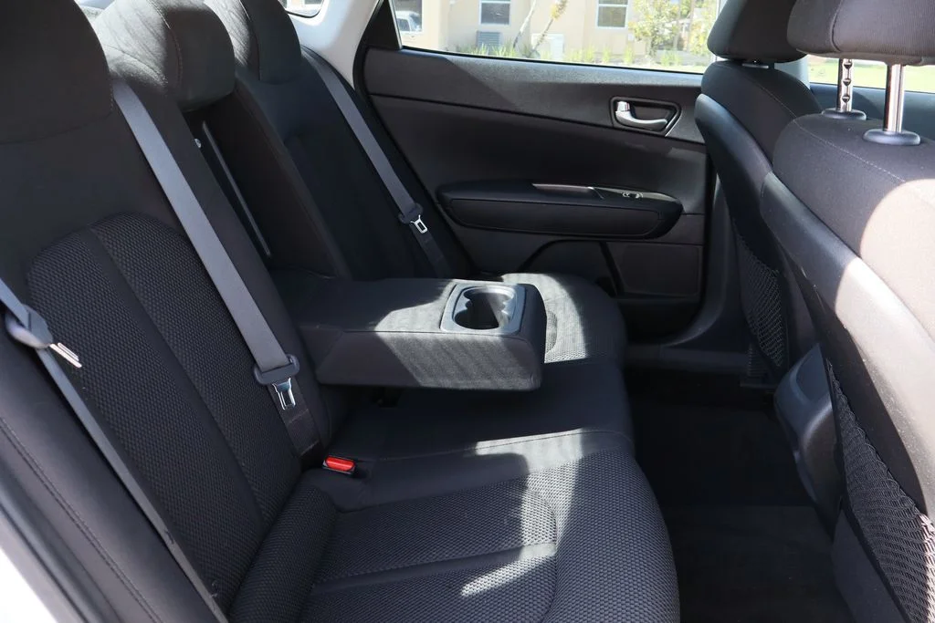 Used 2019 White Kia LX image 25
