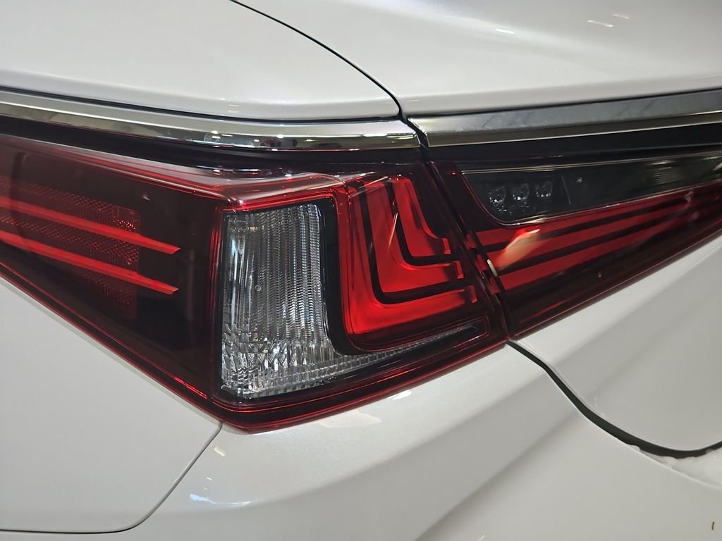 Used 2025 White Lexus 350 image 35