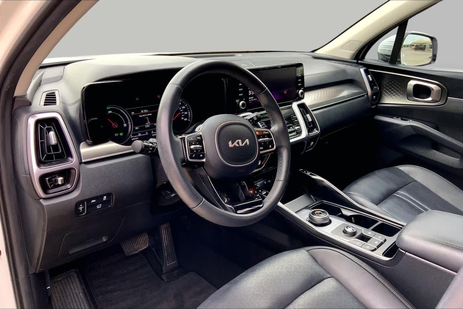 Used 2023 Snow White Pearl Kia EX image 18