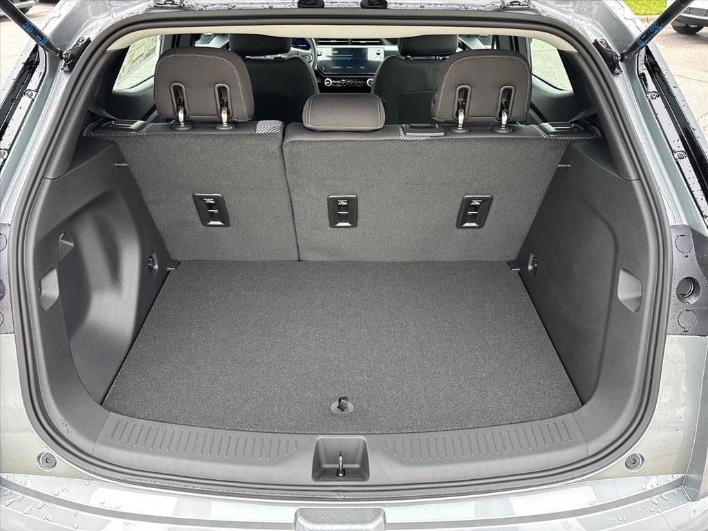 New 2027 Sterling Grey Metallic Chevrolet LT image 24