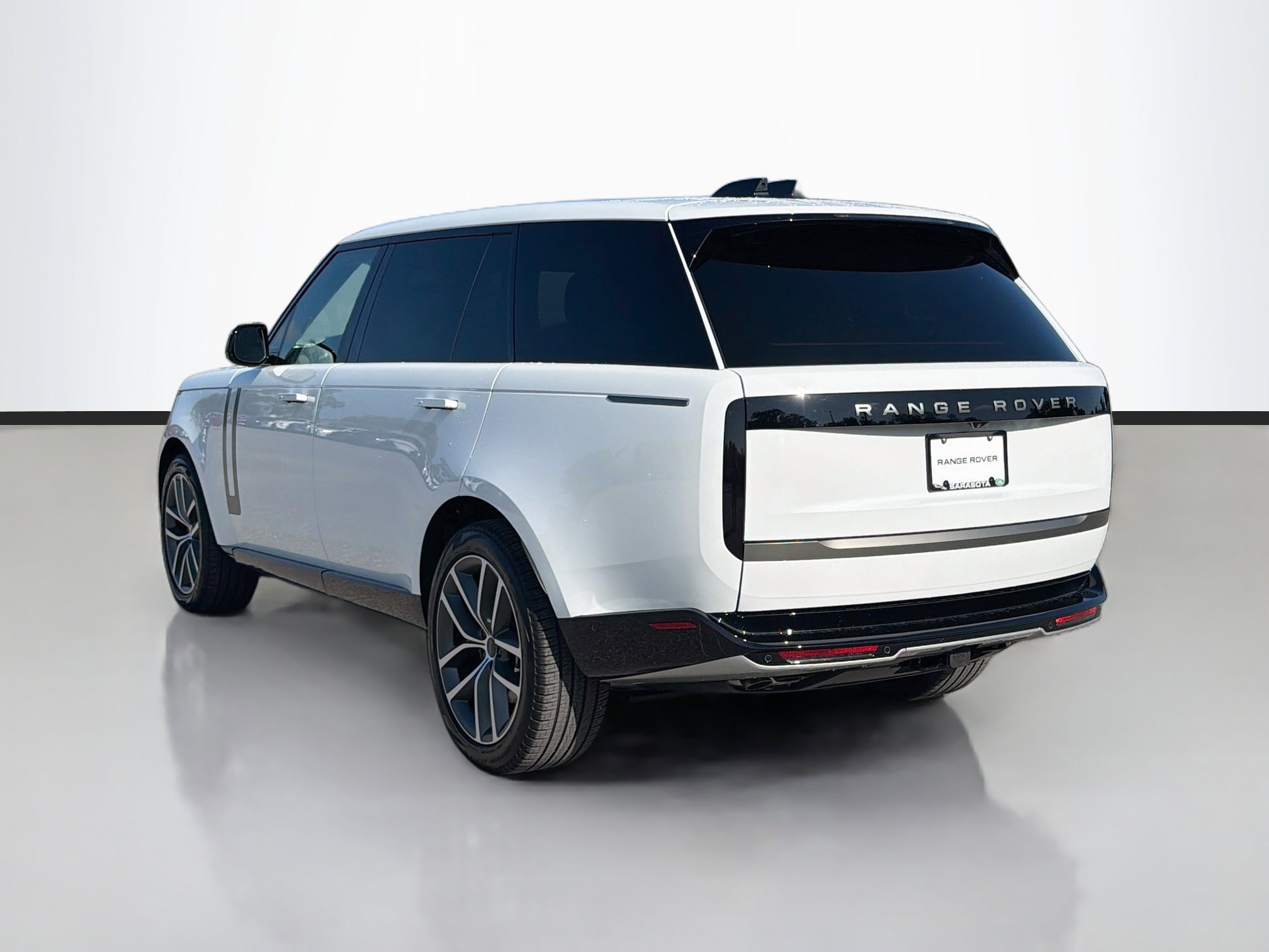 New 2026 Fuji White Land Rover SE image 3