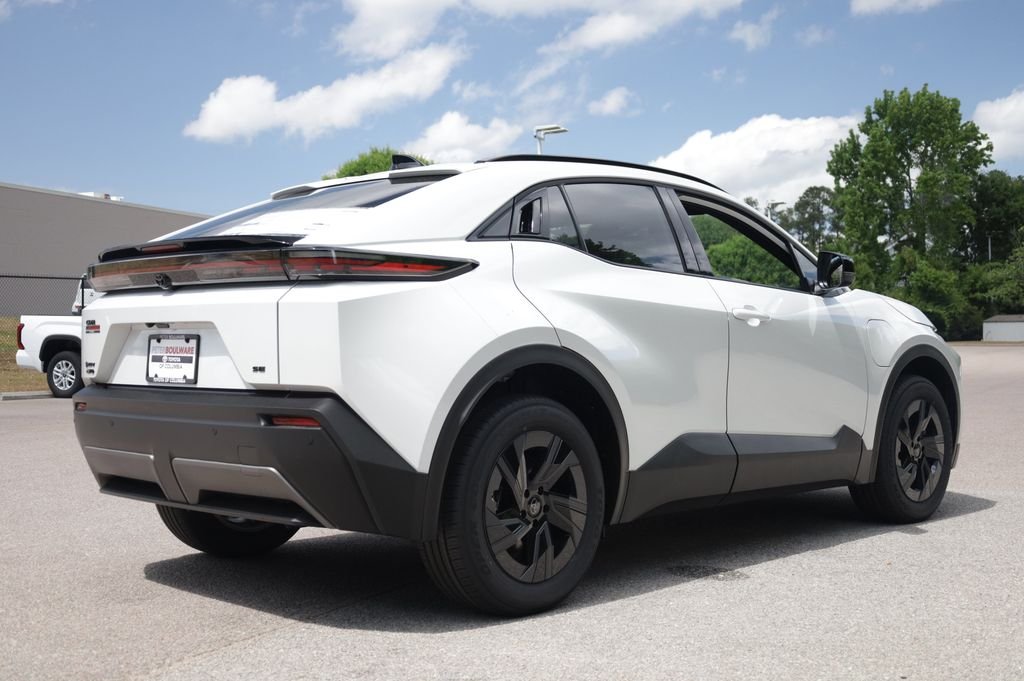 New 2026 Wind Chill Pearl <sup>1</sup> Toyota  SE image 5