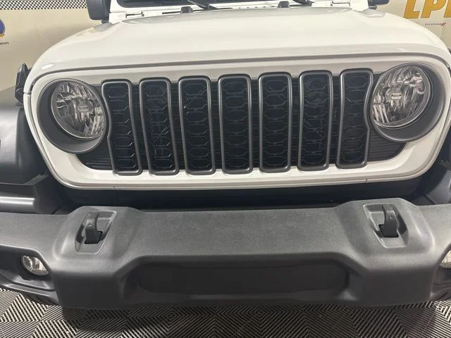 New 2026 Bright White Clear-Coat Exterior Paint Jeep Sport image 11