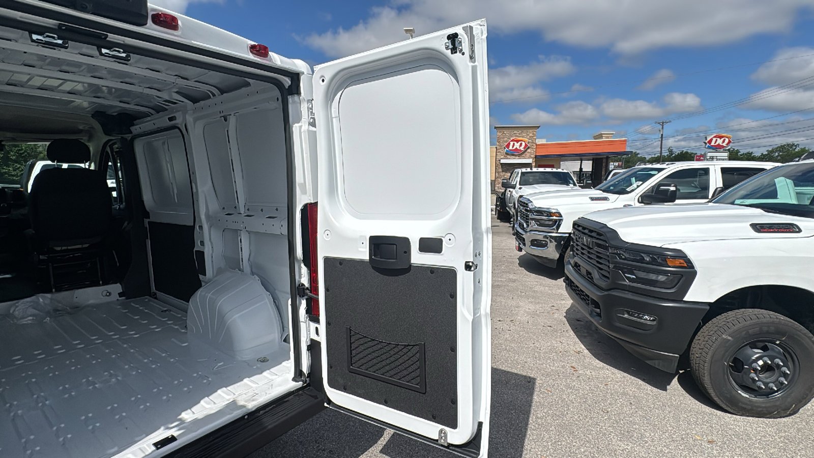 New 2026 Bright White Clear-Coat Exterior Paint RAM Tradesman image 24