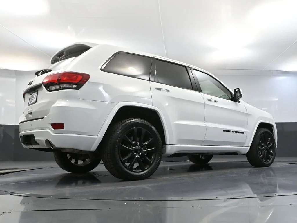 Used 2021 White Jeep Laredo X image 54