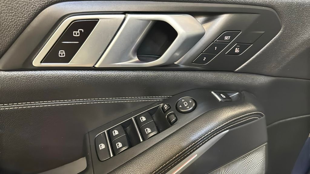 Used 2021 Blue BMW M50i image 33