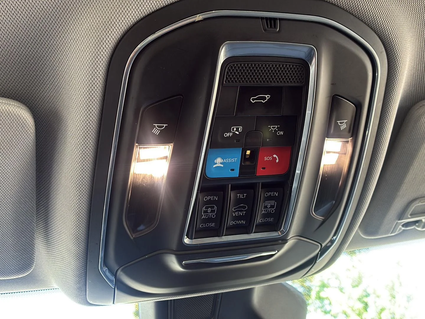 Used 2021 Silver Zynith Jeep Limited image 28