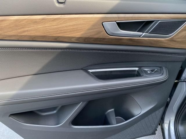 2025 Volkswagen Atlas SE w/Tech - Photo 10