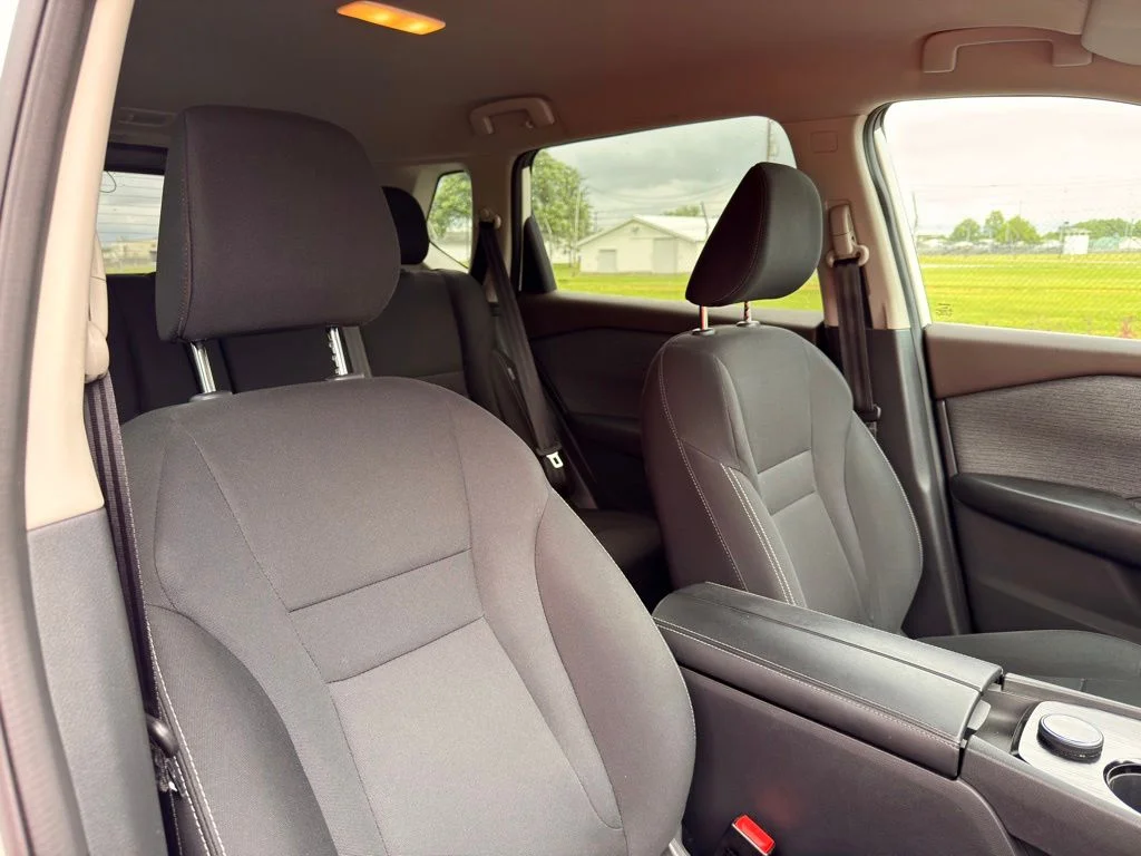 Used 2023 White Nissan S image 35