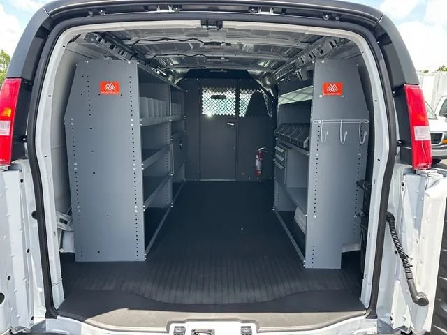 2025 GMC Savana Cargo Work Van - Photo 33