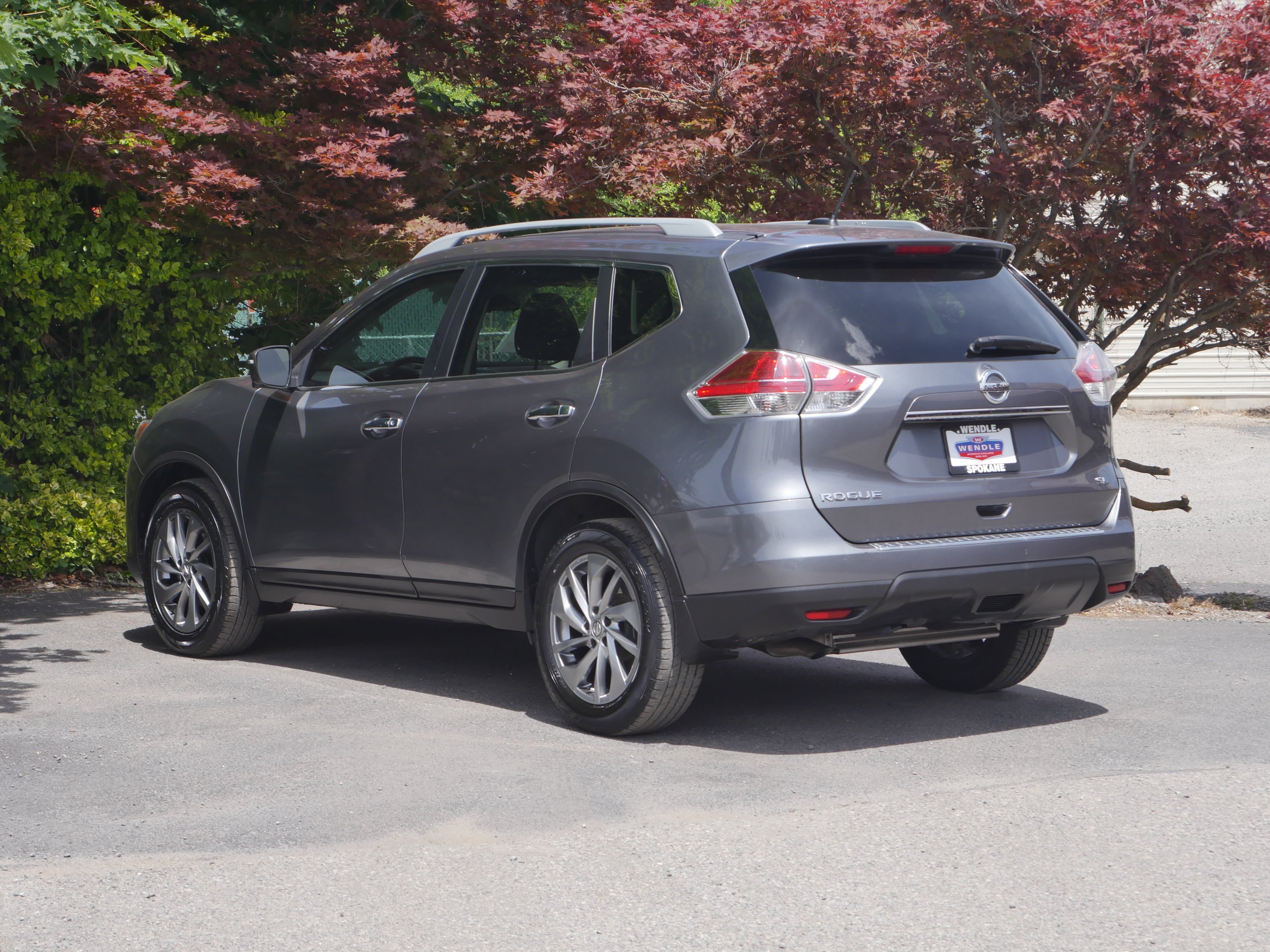 Used 2015 Gun Metallic Nissan SL image 16