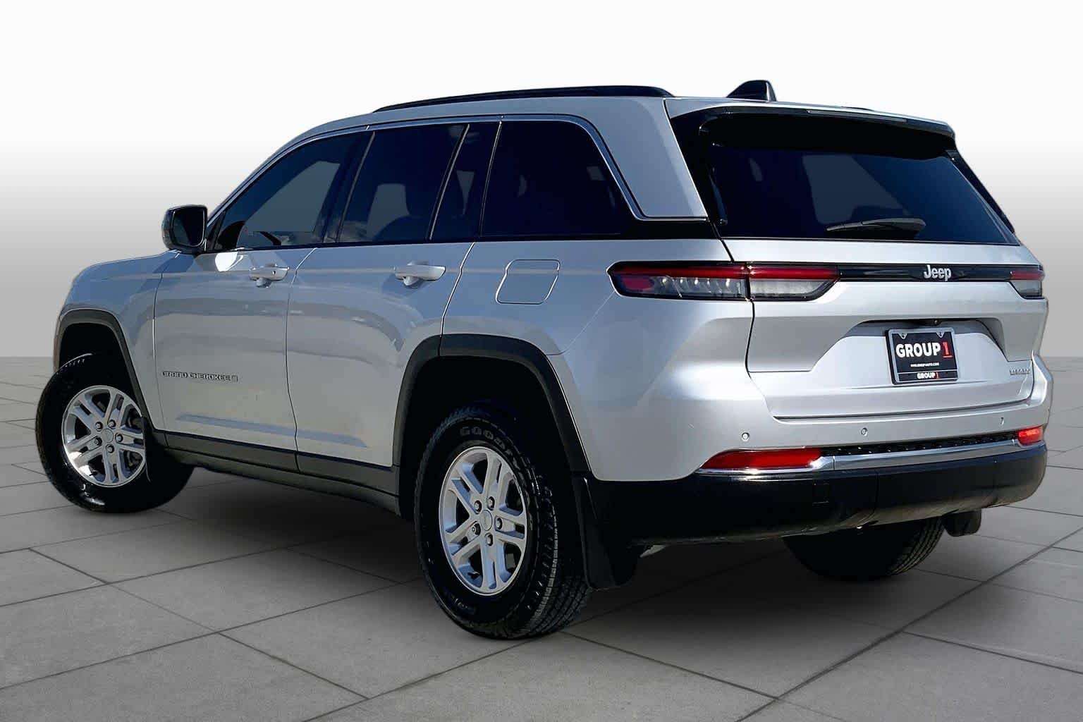 Used 2025 Silver Zynith Jeep Laredo image 12